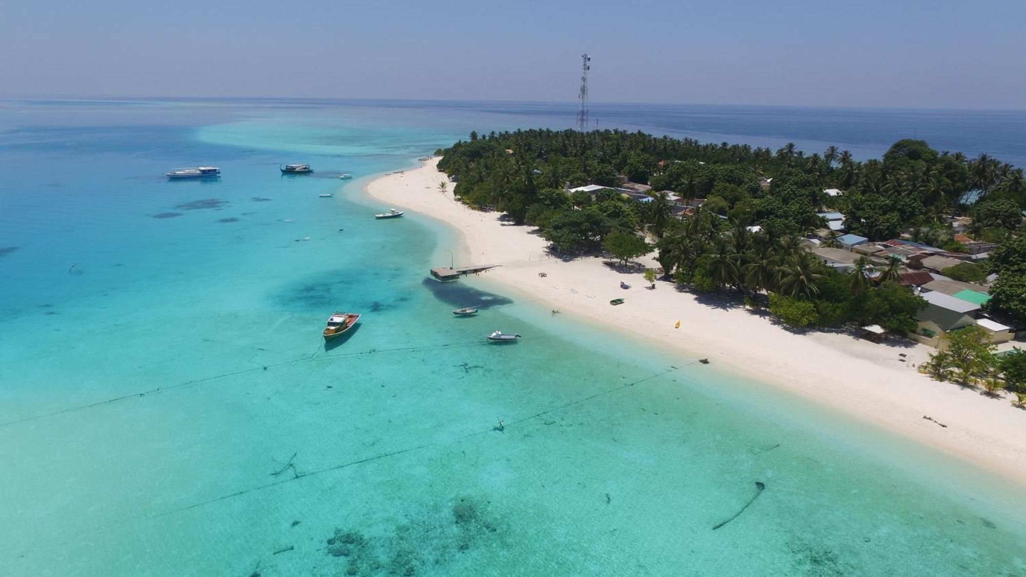 Luau Beach Inn, Maldives Fulidhoo Exterior photo